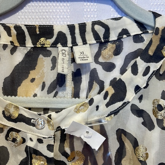 NWT Animal Print Sheer Top!ππ - Picture 4 of 5